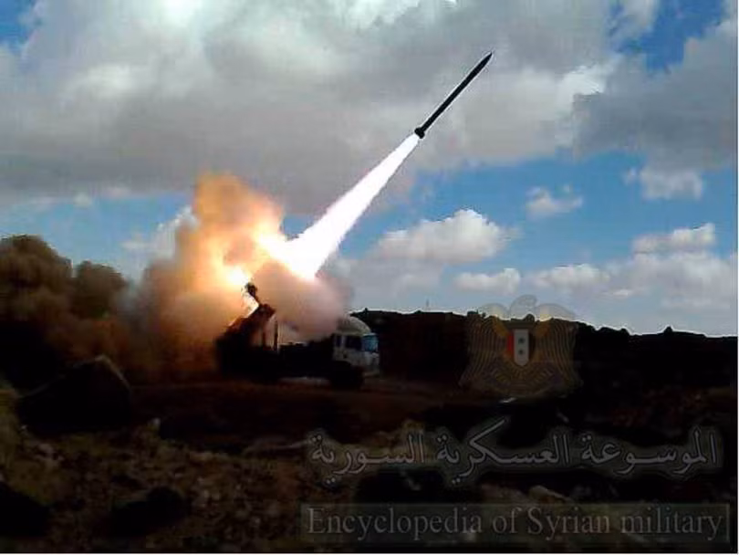 Lực lượng pháo binh tên lửa Syria pháo kích Aleppo. Ảnh minh họa Masdar Newss