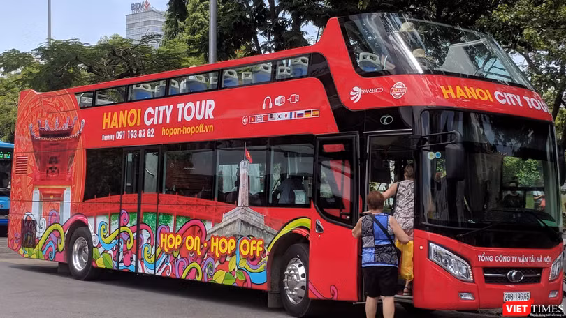 Xe bus hai tầng, mui trần được triển khai để phát triển du lịch tại Hà Nội.