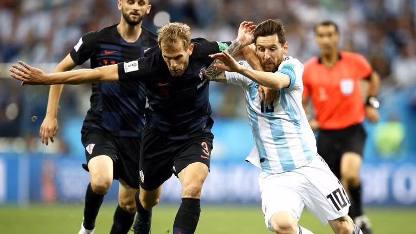 Messi gần như mất hút trong trận đấu với Croatia. Ảnh: Independent