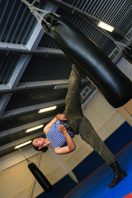 Cận chiến là phần không thể thiếu trong hoạt động huấn luyện của lính dù (Igor Rudenko / Bộ Quốc phòng Nga)