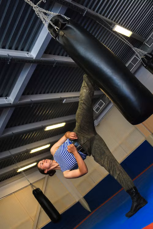 Cận chiến là phần không thể thiếu trong hoạt động huấn luyện của lính dù (Igor Rudenko / Bộ Quốc phòng Nga)