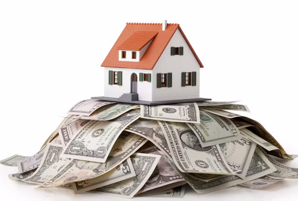 Nhà đất đổ dốc ngay khi ngân hàng siết vốn? ảnh 2