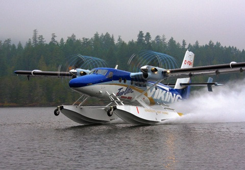 Máy bay tuần tra hạng nhẹ DHC-6 Twin Otter Series 400