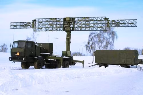 Dàn anten và đài chỉ huy. Dàn anten và đài chỉ huy.