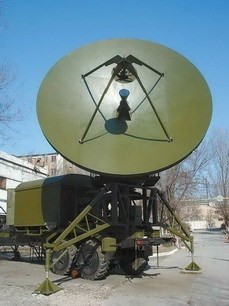 Đài chế áp liên lạc vệ tinh định hướng Lotoc.