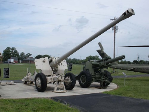Lựu pháo 122 mm.