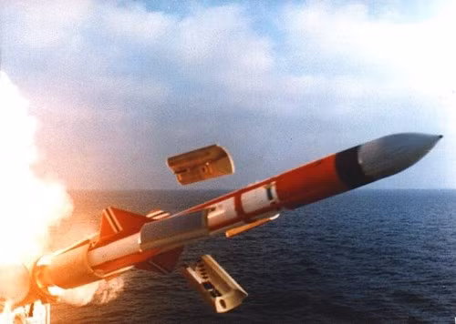 Phóng tên lửa chống tàu.