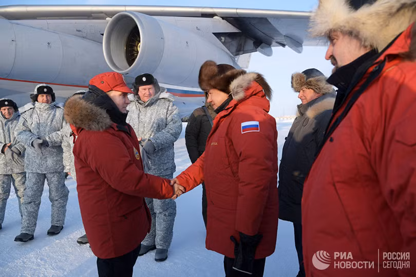 Thủ tướng Medvedev và Bộ trưởng Quốc phòng Shoigu