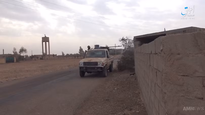 Các phần tử khủng bố IS tiếp tục phản công trên chiến trường thành phố Abu Kamal - ảnh video Amaq