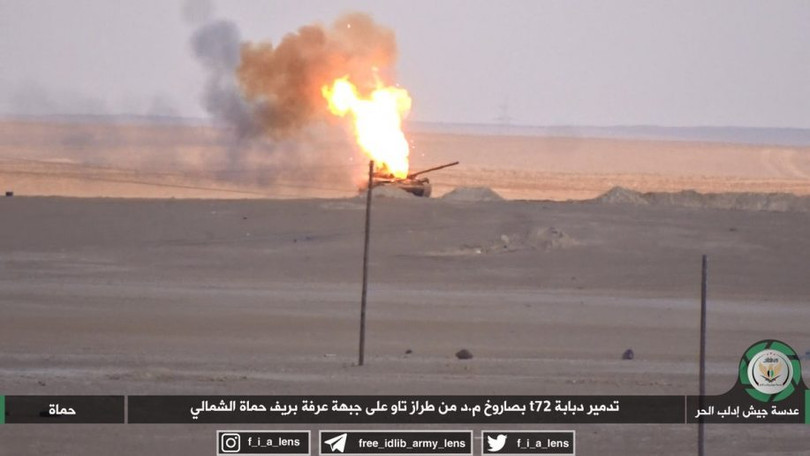 Chiếc tăng T-72 bị bắn cháy trên chiến trường đông bắc tỉnh Hama - ảnh minh họa video