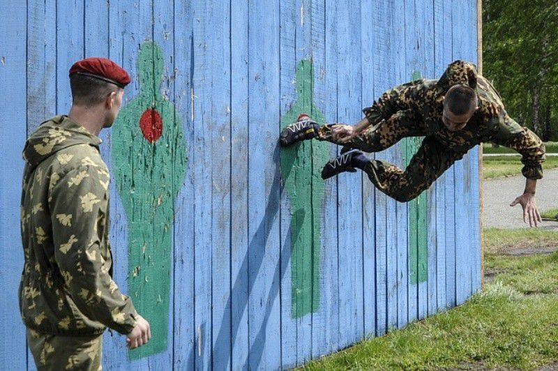 Nghẹt thở xem Nga rèn lính đặc nhiệm “mũ đỏ” (ảnh - video) ảnh 3