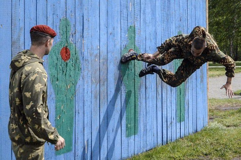 Nghẹt thở xem Nga rèn lính đặc nhiệm “mũ đỏ” (ảnh - video) ảnh 3