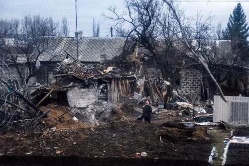 Chuyến tàu màu xanh đến Lugansk ảnh 1