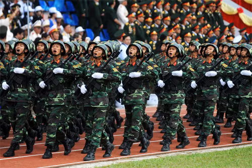 Mit tinh, diễu hành, diễu binh là nghi lễ quan trọng nhất trong các chương trình mừng 40 năm ngày thống nhất nước. Ảnh minh họa:Quý Đoàn.