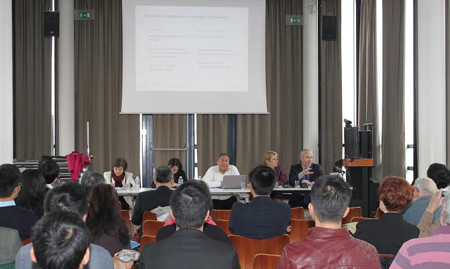 Quang cảnh bàn tròn