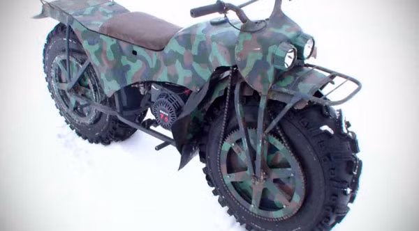 Chiếc xe địa hình Taurus được thiết kế để giúp người lái vượt qua tất cả những địa hình khó khăn nhất của nước Nga như đầm lầy, rừng rậm, leo núi , cánh đồng đầy tuyết...