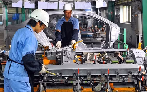 Cú sốc Toyota và “giấc mơ trưa” của công nghiệp ôtô Việt