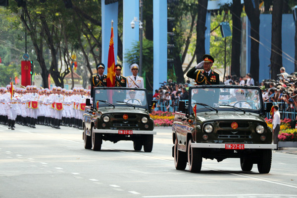 TP HCM diễu binh mừng ngày thống nhất ảnh 8