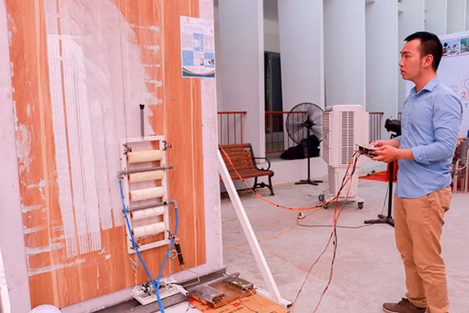 Sản phẩm máy sơn nhà cao tầng tự động. Ảnh: Nhật Linh 