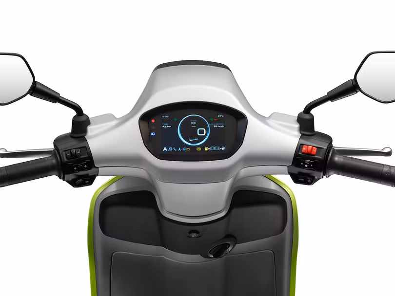 PIAGGIO-NEW-25-7-24-76389 copy.jpg