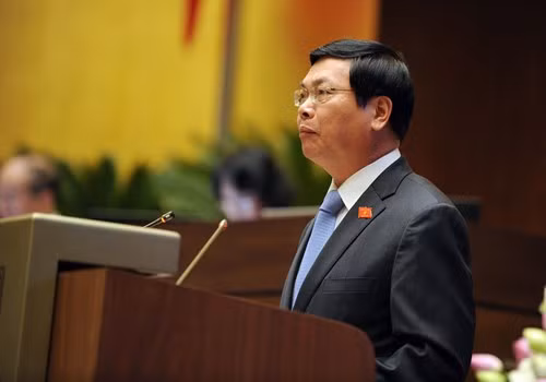 Bộ trưởng Vũ Huy Hoàng trả lời chất vấn chiều 11.6 - Ảnh: Ngọc Thắng