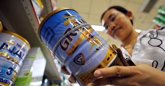 Bộ Tài chính yêu cầu công khai doanh nghiệp sữa bán giá vượt trần