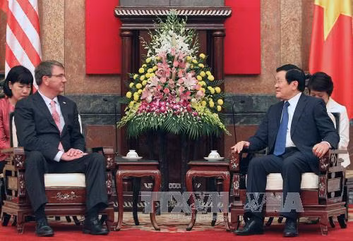 Chủ tịch nước Trương Tấn Sang tiếp Bộ trưởng Quốc phòng Hoa Kỳ Ashton Carter. Ảnh: Nguyễn Khang – TTXVN