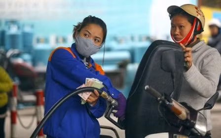 Việc điều hành giá xăng dầu vừa qua thực hiện đúng theo quy định tại Nghị định số 83/2014/NĐ-CP và biến động tăng giá xăng dầu thế giới, mà không phải do tăng thuế bảo vệ môi trường.Ảnh minh hoạ