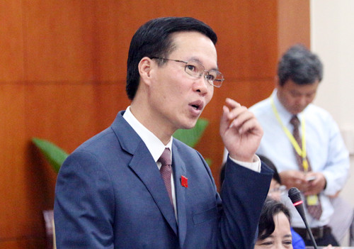 Phó bí thư thường trực thành ủy TP HCM nhiệm kỳ 2015-2020 trả lời báo chí. Ảnh: Trung Sơn