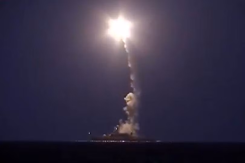 Chiến hạm Nga phóng tên lửa Kalibt từ biển Caspian