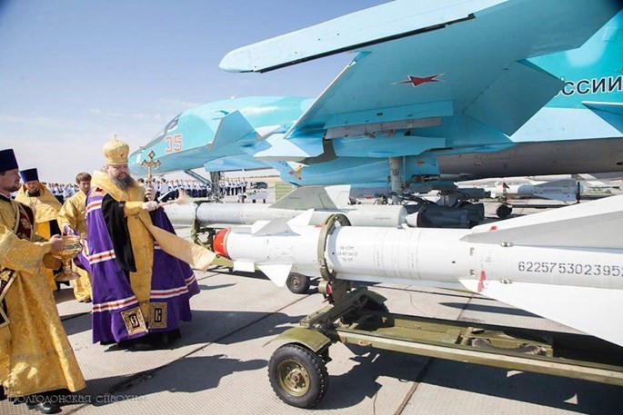 Phi công Nga "làm phép" trước khi xuất kích ở Syria ảnh 8