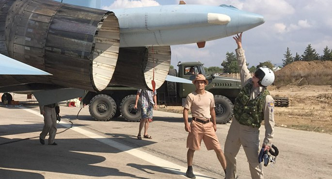 Phi công Nga "làm phép" trước khi xuất kích ở Syria ảnh 1