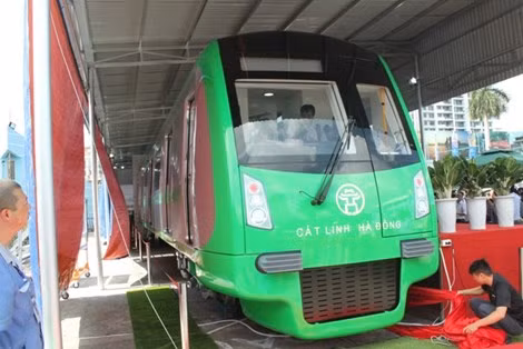 Đầu đoàn tàu Cát Linh - Hà Đông.