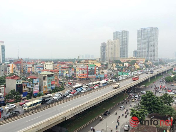 Hà Nội: Nhiều tuyến đường tê liệt suốt sáng vì ùn tắc ảnh 2