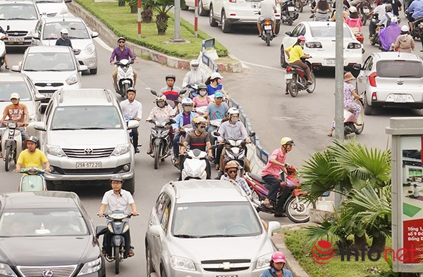 Hà Nội: Nhiều tuyến đường tê liệt suốt sáng vì ùn tắc ảnh 7
