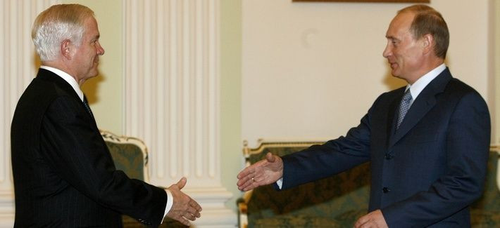 Ông Gates khi còn là bộ trưởng quốc phòng đã nhiều lần gặp tổng thống Nga Putin