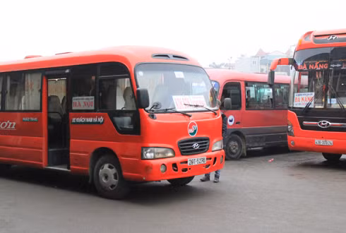 Nhiều doanh nghiệp phàn nàn về cơ chế "xin cho" khi đưa xe khách vào bến hoạt động. Ảnh minh họa: Đ.Loan