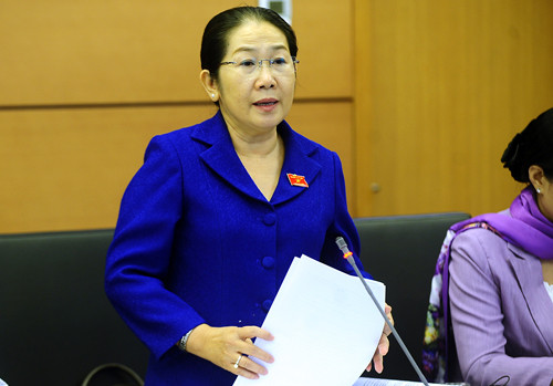 Đại biểu Võ Thị Dung lại kiên quyết phản đối với lý do đảm bảo công bằng cho các thành phần kinh tế. Ảnh:GIang Huy Đại biểu Võ Thị Dung lại kiên quyết phản đối với lý do đảm bảo công bằng cho các thành phần kinh tế. Ảnh:GIang Huy