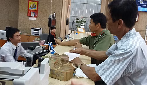 Ngân sách quốc gia lún sâu vay mượn tỷ USD ảnh 2