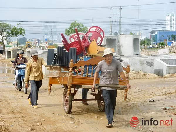 Hàng chục ngàn hộ dân Đà Nẵng phải giải tỏa di dời để TP thực hiện các dự án, trong khi các Ban giải tỏa đền bù, bố tái định cư lại "giấu" đến 17.000 lô đất không bố trí cho họ làm nhà, khiến họ phải ở nhà thuê, nhà tạm! (Ảnh: HC)
