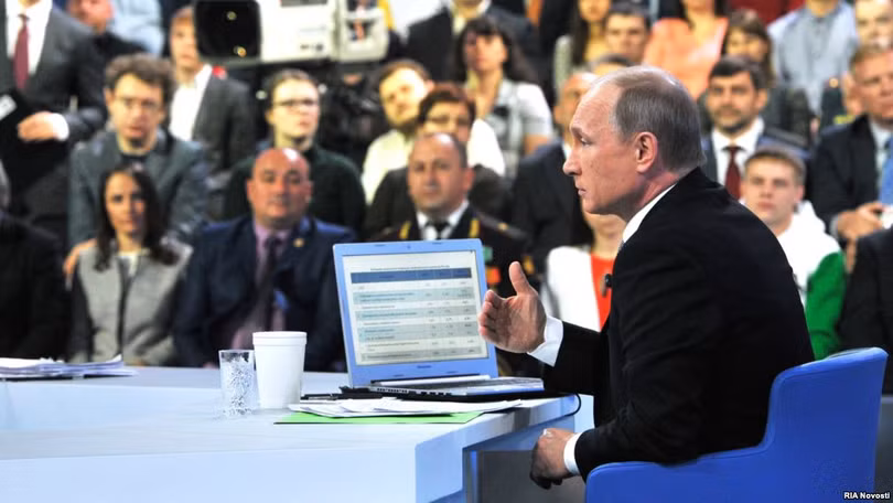 Ông Putin tại cuộc giao lưu trực tuyến marathon ngày 16/4 ảnh: RT