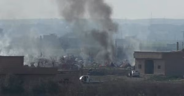 Chiến trường thị trấn Baghouz, Deir Ezzor mịt mù khói lửa. Ảnh minh họa Masdar News