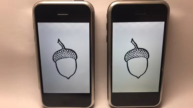 Bộ đôi nguyên mẫu iPhone series-P quý hiếm. Ảnh: Hap Plain