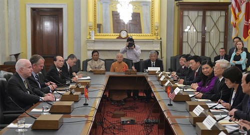 Khi Thượng nghị sĩ quyền lực John McCain “níu áo” Tổng Bí thư ảnh 6 Khi Thượng nghị sĩ quyền lực John McCain “níu áo” Tổng Bí thư ảnh 6