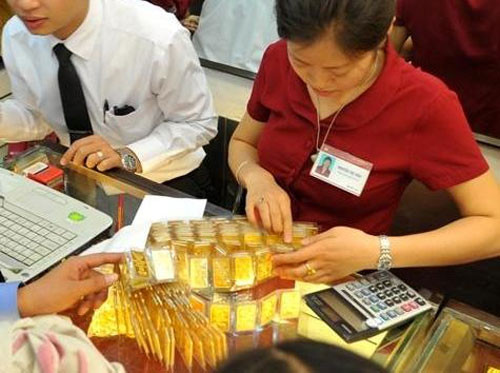 Thức đêm đếm vàng, nhà giàu khóc ròng vì mất tiền tỷ ảnh 1