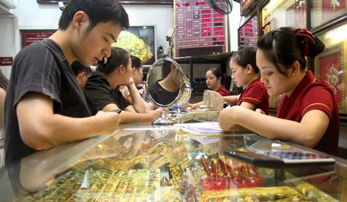 Thức đêm đếm vàng, nhà giàu khóc ròng vì mất tiền tỷ ảnh 2