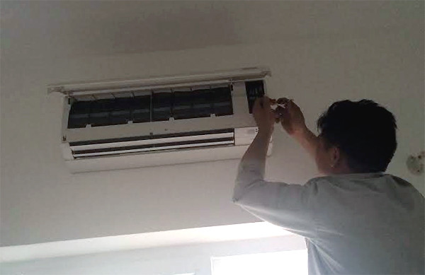 Ác chiêu thợ điều hòa: Sửa hết 200 ngàn, chém luôn 3 triệu ảnh 1