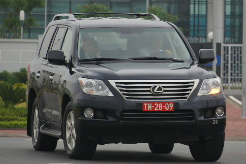 Ông lên lịch đến cơ quan làm việc ngay sau khi về nước.