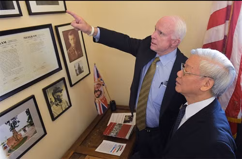 Khi Thượng nghị sĩ quyền lực John McCain “níu áo” Tổng Bí thư ảnh 2 Khi Thượng nghị sĩ quyền lực John McCain “níu áo” Tổng Bí thư ảnh 2