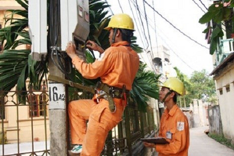 Hóa đơn điện tăng gấp 8 lần, EVN bảo dân phải tự ... kiểm soát!? ảnh 1